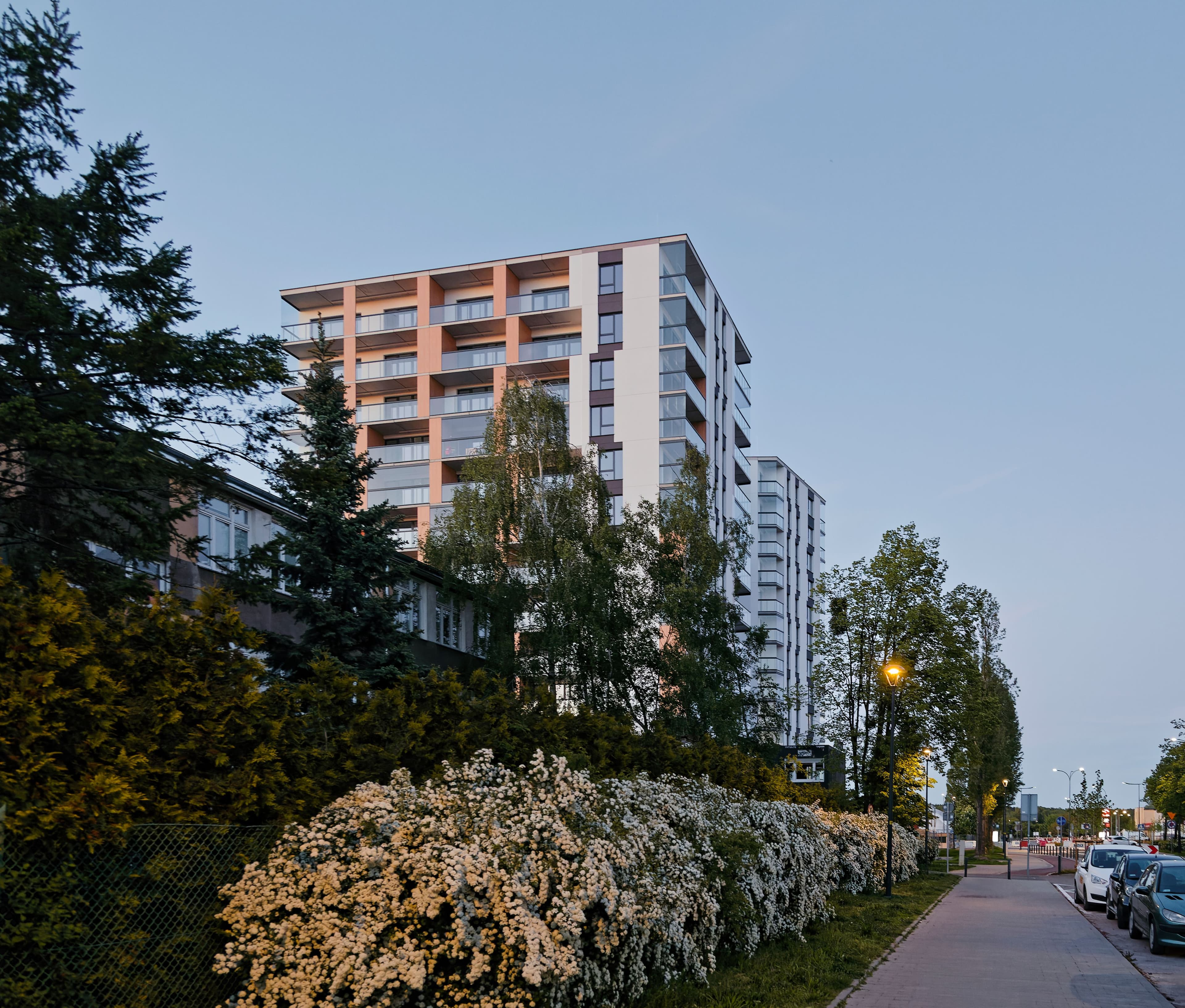 Jagiellońska zza drzew